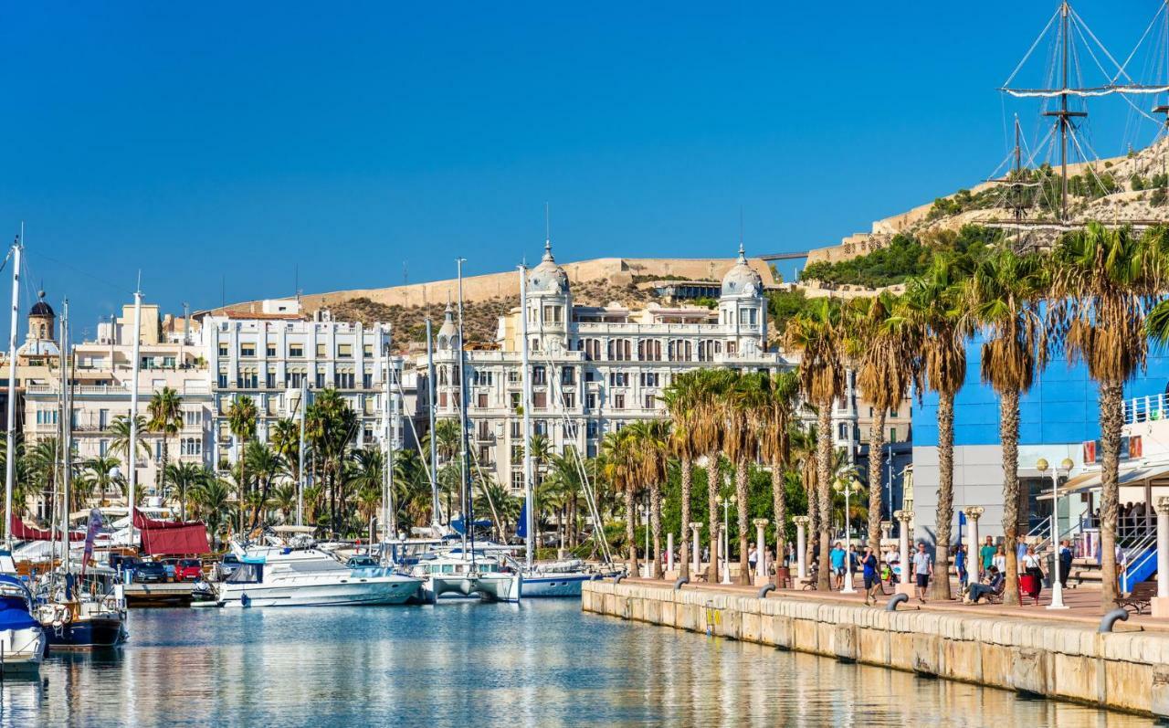 Family And Friends -Alicante Center 外观 照片